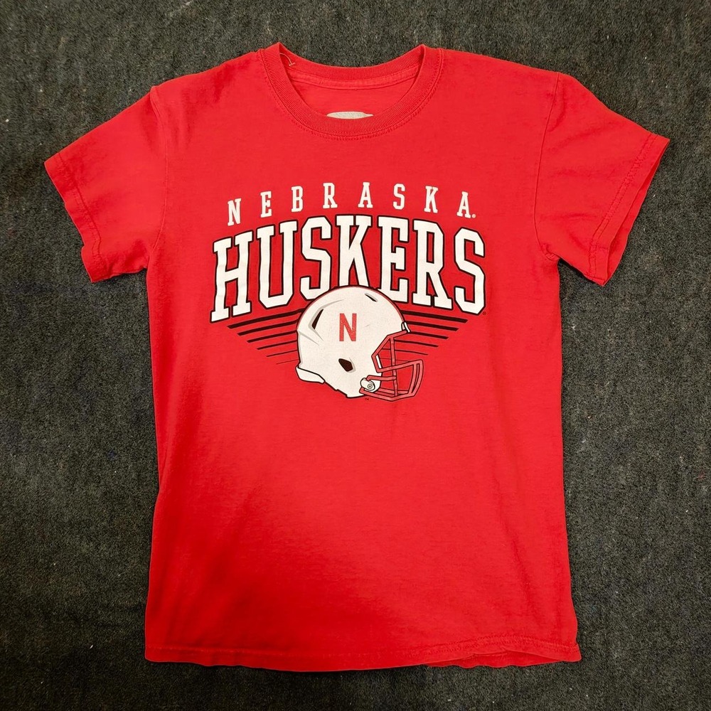 Captivating Nebraska Huskers T-Shirt Mens Small Red Football Helmet Graphic Tee